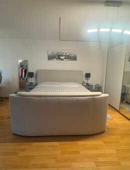 Luxus- Boxspringbett 1.80x2:00 mit integriertem TV-Lift fast - Burgdorf Zentrum