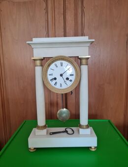 Pendel- Portikus- KaminUhr Standuhr Tischuhr weißer Marmor - Gründau