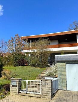 Exklusives Wohnen über den Dächern von Kaufungen – Zweifamilienhaus in beliebte Lage - Kaufungen