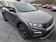 VW T-Roc, 1.5 TSI United Front Winterpaket Android-Auto Verkehrszeichenerkennung Sprachsteuerung, Jahr 2020 - Boxberg (Baden-Württemberg)