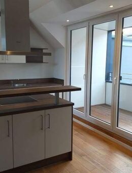 Nürnberg Lorenzer Altstadt: top 3-Zimmer DG-Wohnung, Dachloggia, Einbauküche mit Kochinsel, Parkett, Aufzug - Nürnberg