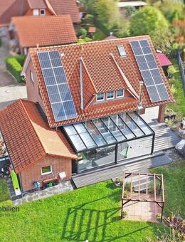 Stilbewusstes Zuhause mit Gartenharmonie und technischer Raffinesse in Stemshorn zu verkaufen - Stemshorn