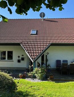 /// 1 - 2 Familienhaus in traumhafter Wohnlage mit Wintergarten, Doppelgarage, Solaranlage und weiteren Extra´s /// - Naumburg