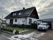 Einfamilienhaus mit Einliegerwohnung, Loggia, teilüberdachter Terrasse, Doppelgarage, Photovoltaik und Solarthermie - Grasleben