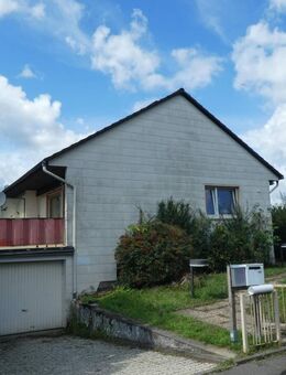 Ruhig, großzügig, flexibel: Bungalow mit Einliegerwohnung! - Taunusstein