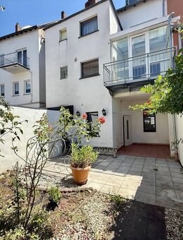 WIL-Stadt: Reihen-Mittelhaus mit schönem Garten in zentraler Lage - Wittlich