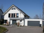 Freistehendes Einfamilienhaus mit Doppelgarage und Gartenanlage (KfW Effizienzhaus 55) - Dinslaken