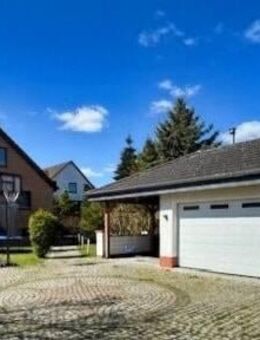 Im Osten von Grone: 638m² Grundstück, Doppelgarage, Carport - Göttingen