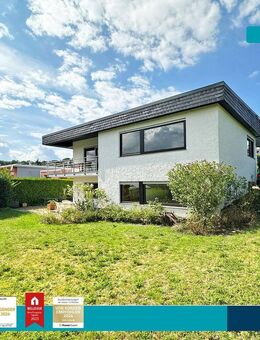 Korlingen: Schönes Einfamilienhaus mit großem Eckgrundstück, Balkon mit Weitblick und Garage - Korlingen