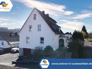 VR IMMO: Zuhause mit Herz- gepflegtes Zweifamilienhaus in guter Lage von Netphen- Grissenbach! - Netphen