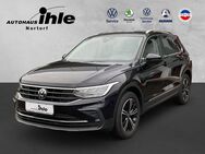 VW Tiguan, 2.0 TDI Life Move Sitzhg, Jahr 2023 - Nortorf (Landkreis Rendsburg-Eckernförde)