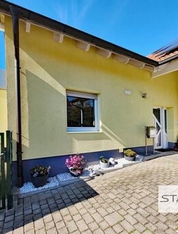 Zukunftssicher und energieeffizient: Attraktives Wohnhaus mit Garten, ELW und Doppelgarage - Großrinderfeld
