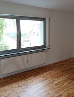 Komplett renoviert: Helle, gemütliche 3 Zimmer DG-Wohnung in ruhiger Lage - top! - Bad Vilbel