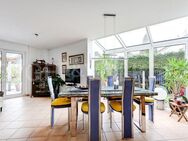 ENGEL & VÖLKERS - Modernisiertes ruhiges Eckhaus mit viel Platz für die Familie-Perfekte Anbindung - Grasbrunn