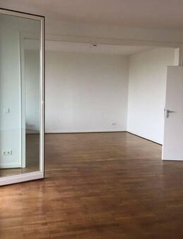 Sonnendurchflutete Wohnung in Golzheim mit ca. 28 m2 Loggia und Grünblick - Düsseldorf