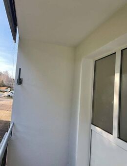 Schöne helle frisch renovierte und sofort verfügbaren, 3 Zimmerwohnung mit Balkon - Heldrungen