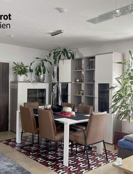 Modernisierte 2-Zimmer-Wohnung mit Aufzug, Balkon und hochwertiger Ausstattung - Leonberg (Baden-Württemberg)