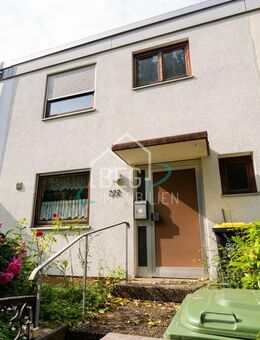 Familienfreundliches Reihenhaus mit großem Garten und ca. 35 m² Hobbyraum - Tamm