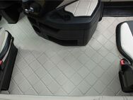 Handmade Mercedes Actros MP4 Fußmatten Teppich komplett Set Leder Beige komplett Set mit Türverkleidung Griff Starter Set - Wuppertal
