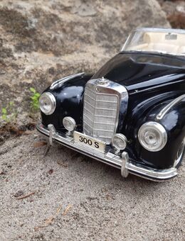 Merzedes Benz 280SE + 300S Modellauto 1/18 - Frankfurt (Main) Bockenheim