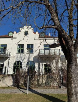 Attraktive, individuelle, möblierte 3-Zi.-DG-Whg. in rekonstruiertem Altbau befristet zu vermieten - Freising