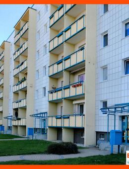Erstbezug nach Sanierung! Familienfreundlicher Grundriss // Aufzug // Balkon // Blick ins Grüne! - Gera