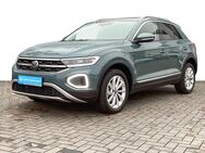 VW T-Roc, 1.5 TSI Style Dig, Jahr 2023 - Hannover