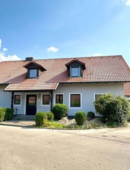 Exklusive Erdgeschosswohnung m. Eigenheim Charakter, großem Garten, Terrasse u. Garage - in Oberding - Oberding