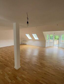 Lichtdurchflutete 4-Zi-Maisonette mit Galerie, Balko­n & Waldblick in Carlsberg - Carlsberg