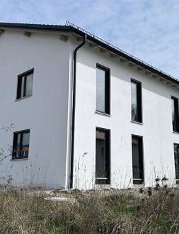 Stadtnah und trotzdem ruhige Lage - Neubau Doppelhaushälfte in Windischbergerdorf - Cham
