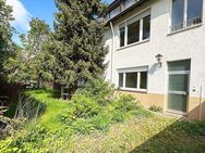 Komplett freies, angebautes 2- bis 3-Familienhaus in Uni-Nähe mit Garten und 3 integrierten Garagen! - Stuttgart