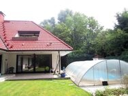 Toplage! Großzügiges Einfamilienhaus mit Einliegerwohnung, Pool und großem Grundstück - Menden (Sauerland)