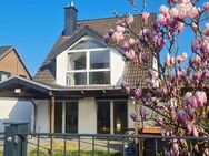 Stilvolles Zuhause mit Garten und Sauna - Neuss