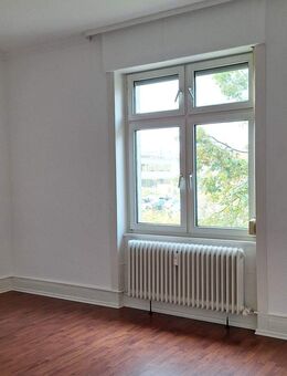 ***Zentrale Lage: Schicke Altbauwohnung mit Terrasse.*** - Bad Homburg (Höhe)
