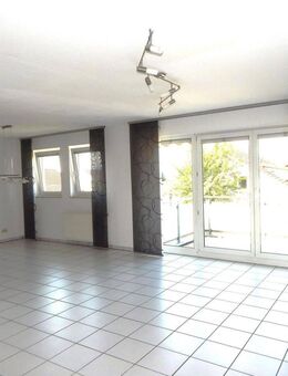 Große und helle Etagenwohnung mit Sonnenbalkon und 2 Tiefgaragen-Stellplätzen - Iggingen