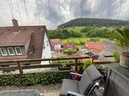 Gleich einziehen und wohnen wie im Urlaub. 2 Zi.-Wohng. im besten Zustand Balkon und kleiner Garten. - Baiersbronn