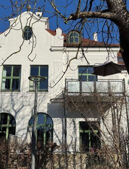 Attraktive, individuelle, möblierte 3-Zi.-DG-Whg. in rekonstruiertem Altbau - Freising