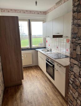 Ruhige 3-Raum-Wohnung im Erdgeschoss mit Einbauküche und Balkon - Elsteraue