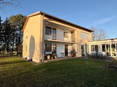 Einfamilienhaus mit großzügiger Gewerbeeinheit zur vielseitigen Nutzung!