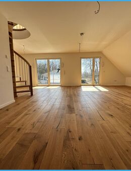 Großzügige 3-Zimmer-Dachgeschosswohnung mit Charme und Komfort evtl. mit Gartenanteil u. TG-Platz !! - München
