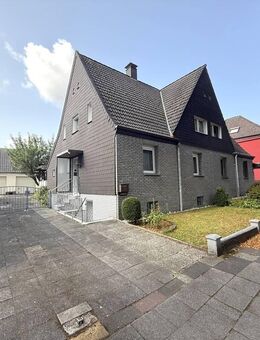 Doppelhaushälfte mit großem Garten und zwei Garagen in Recklinghausen- Hochlar - Recklinghausen