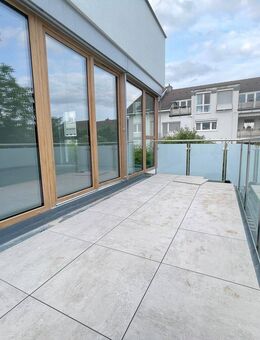 Lichtdurchflutete 3-Zimmer-Wohnung mit Panoramafenster & Südbalkon im 1. OG! - Oberursel (Taunus)