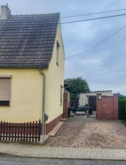 Charmante Doppelhaushälfte mit großem Grundstück in Stedten (Seegebiet Mansfelder Land) - Seegebiet Mansfelder Land
