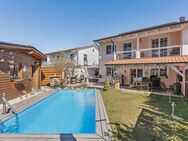 Doppelhaushälfte mit luxuriöser Gartenanlage - Verkauf mit Rückmietung - Unterschleißheim Zentrum