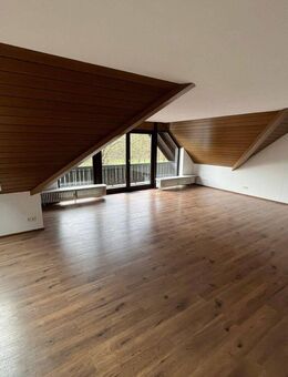 Charmante 5-Zimmer-Wohnung in beliebter Lage von Horn Bad Meinberg mit Kellerabteil und Stellplatz - Horn-Bad Meinberg