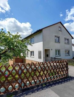 Gemütliches Ein- bis Zweifamilienhaus in Rödental-Stadtteil - Rödental