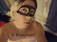 Sissy Schlampe ( Non-Binary) sucht Aktive(n) FemDom , Paar , Sie in Großraum Hamburg Lübeck Kiel🍓 Frankfurt am Main - Hamburg Altstadt