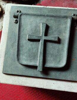 Weihwasserkessel - Friedhof - Sakral - Grab - Grabstätte - Grabschmuck - Augsburg
