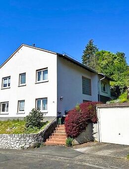 Einfamilienhaus mit Garten und Garage in Brechen - Brechen