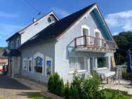 Hochwertig ausgestattetes Einfamilienwohnhaus in idyllischer Eifellage mit viel Nutzungspotential - Anschau